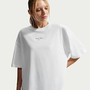 Nike Women's Oversized Dri-FIT Short-Sleeve T-Shirt. Nike.com